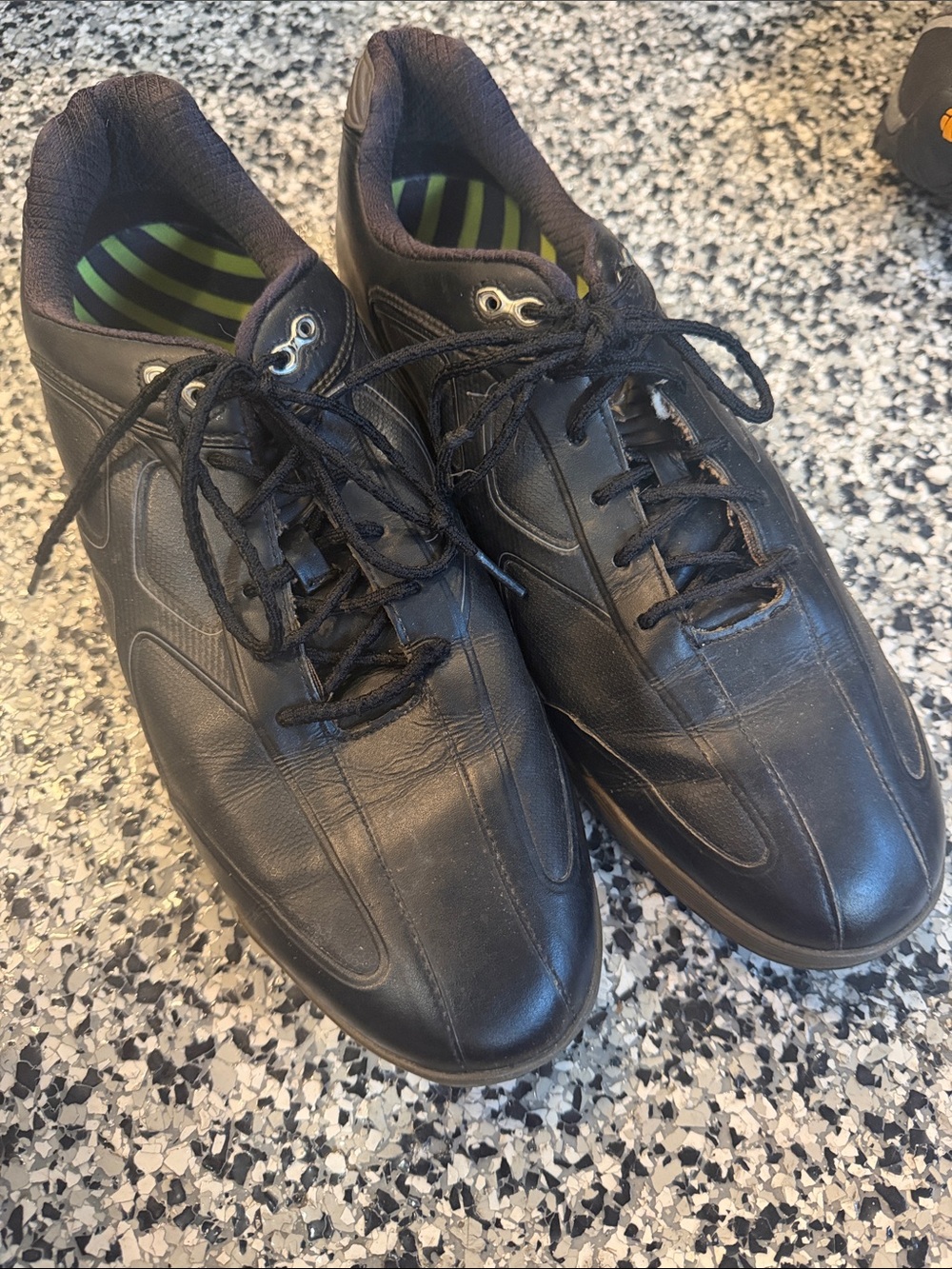 Callaway Men's Black Athletic Golf Shoes with Green-Striped Insole